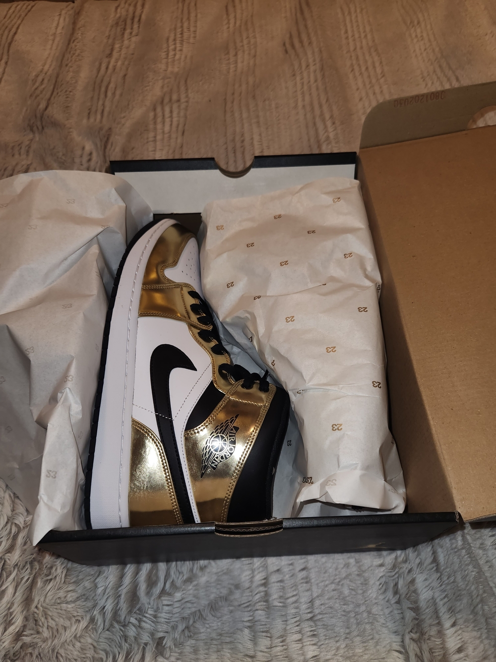 Air Jordan 1 MID SE - Picture 2 of 5